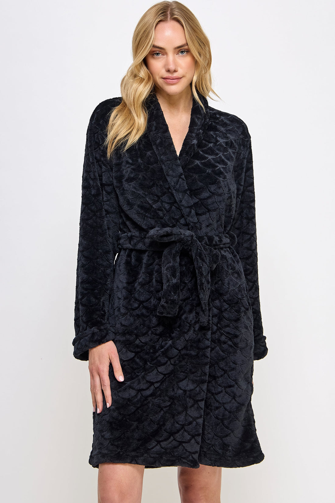 BeWicked Ariel Robe Jacquard Plush Long Sleeve with Pockets Black