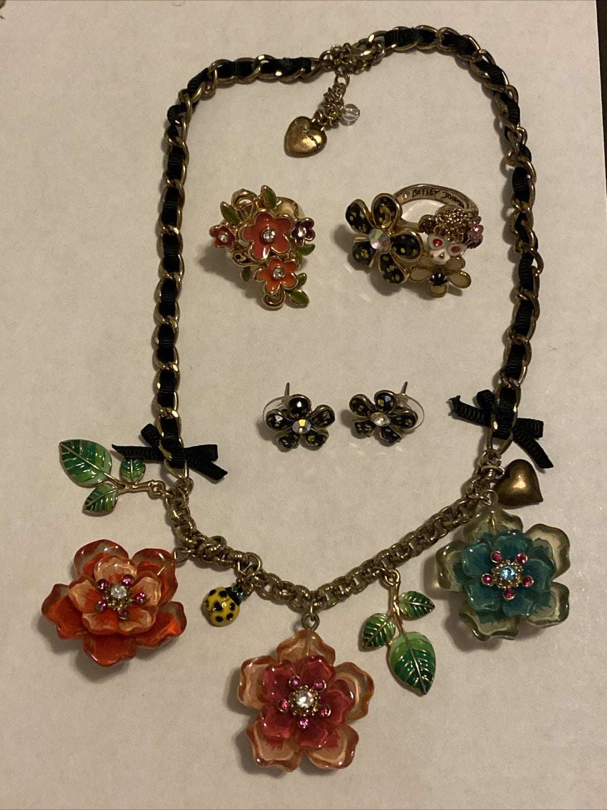 Betsey Johnson Y2K Vintage Jewelry Set – Floral Charm Necklace, Earrings, Ring