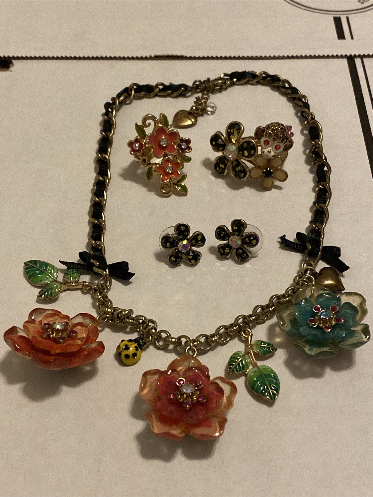 Betsey Johnson Y2K Vintage Jewelry Set – Floral Charm Necklace, Earrings, Ring