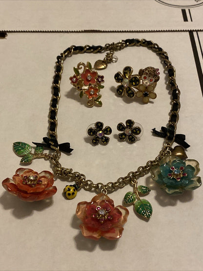 Betsey Johnson Y2K Vintage Jewelry Set – Floral Charm Necklace, Earrings, Ring
