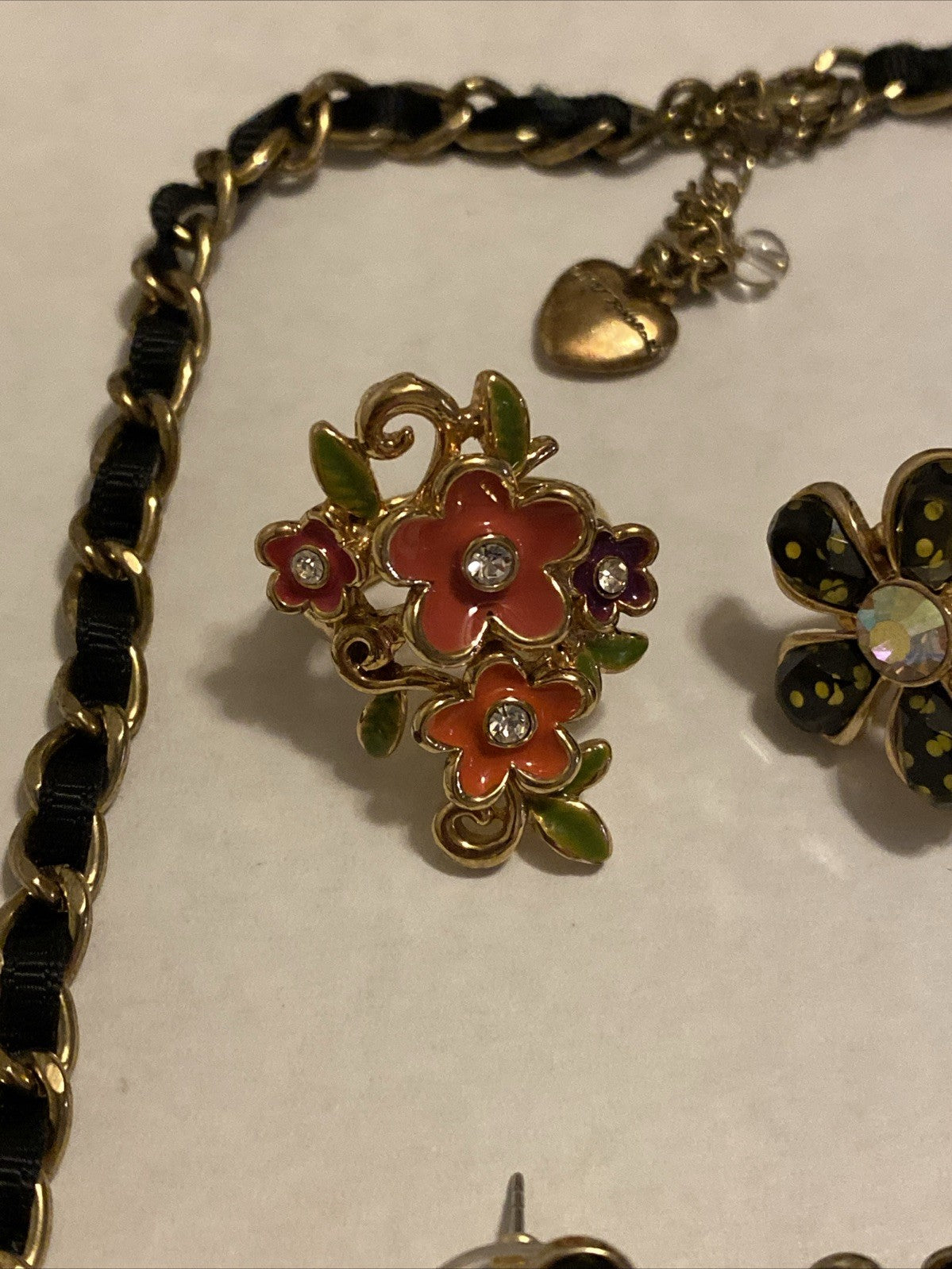 Betsey Johnson Y2K Vintage Jewelry Set – Floral Charm Necklace, Earrings, Ring