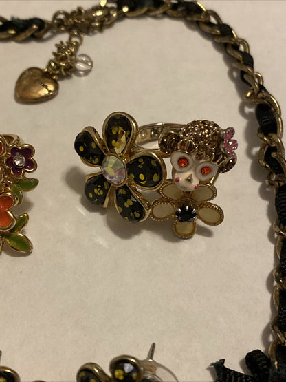 Betsey Johnson Y2K Vintage Jewelry Set – Floral Charm Necklace, Earrings, Ring