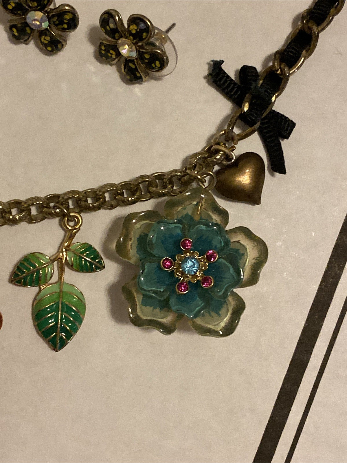 Betsey Johnson Y2K Vintage Jewelry Set – Floral Charm Necklace, Earrings, Ring