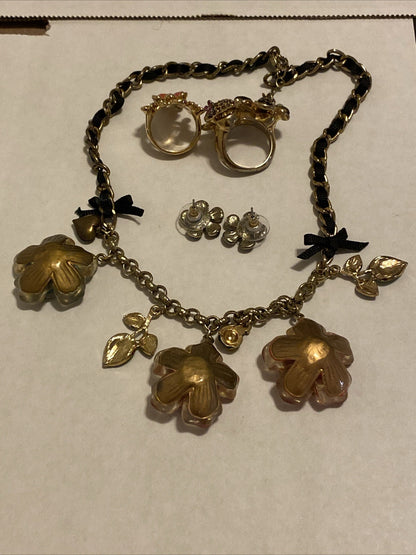 Betsey Johnson Y2K Vintage Jewelry Set – Floral Charm Necklace, Earrings, Ring