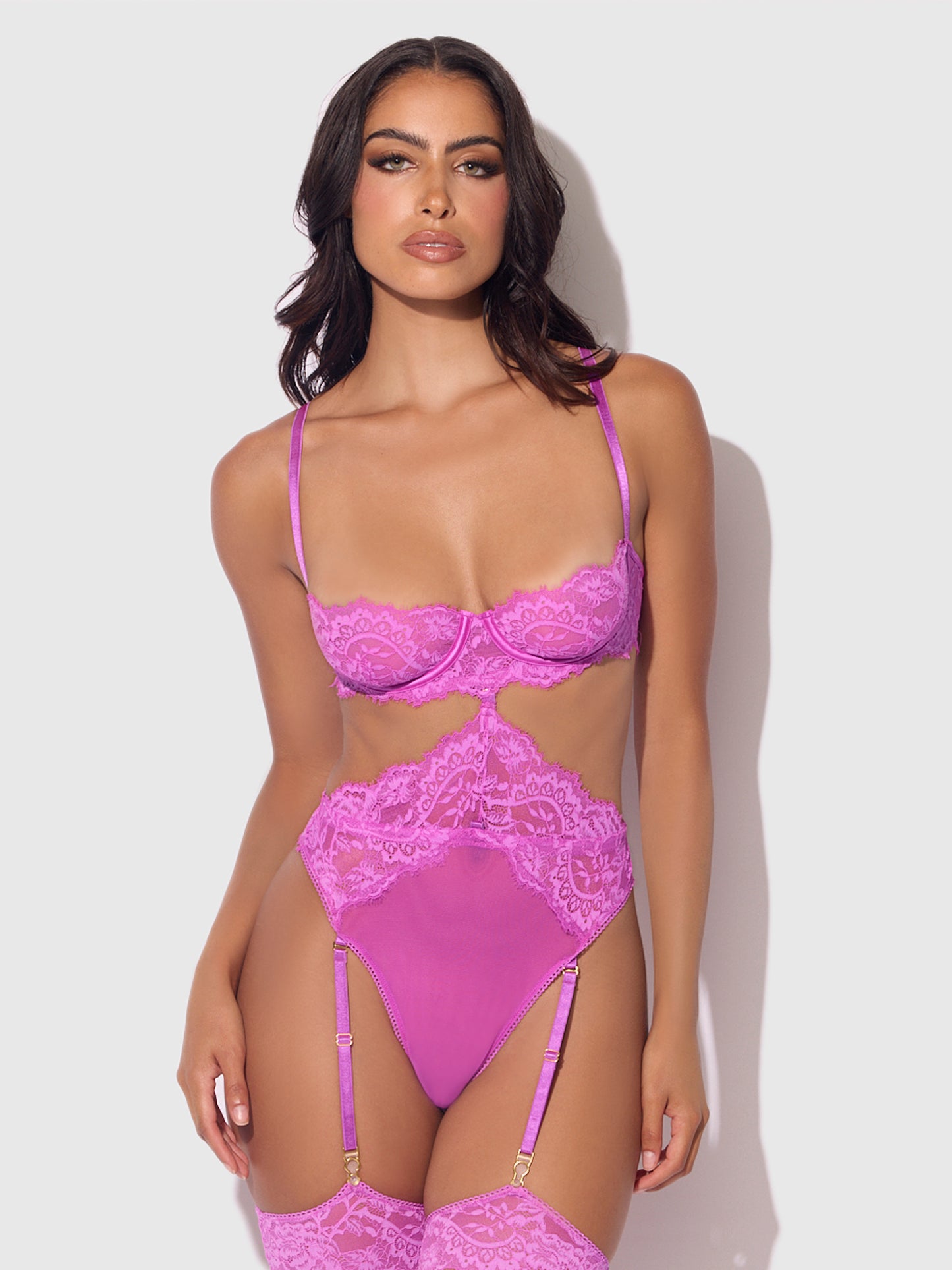 House of Desire Reanna Lace & Chain Handcuff Teddy Pink