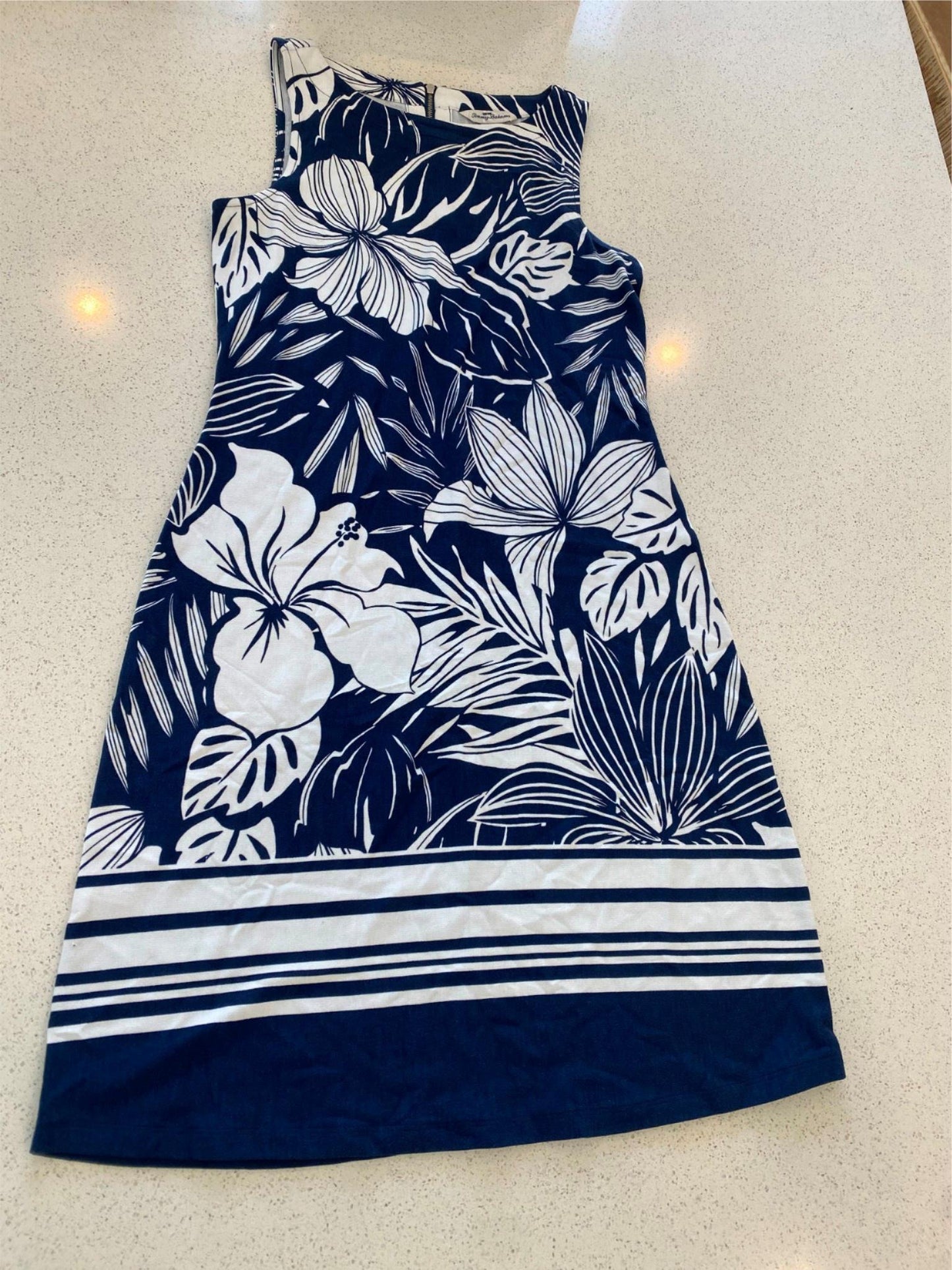 Tommy Bahama Dress in Navy and White Flower Print - Small